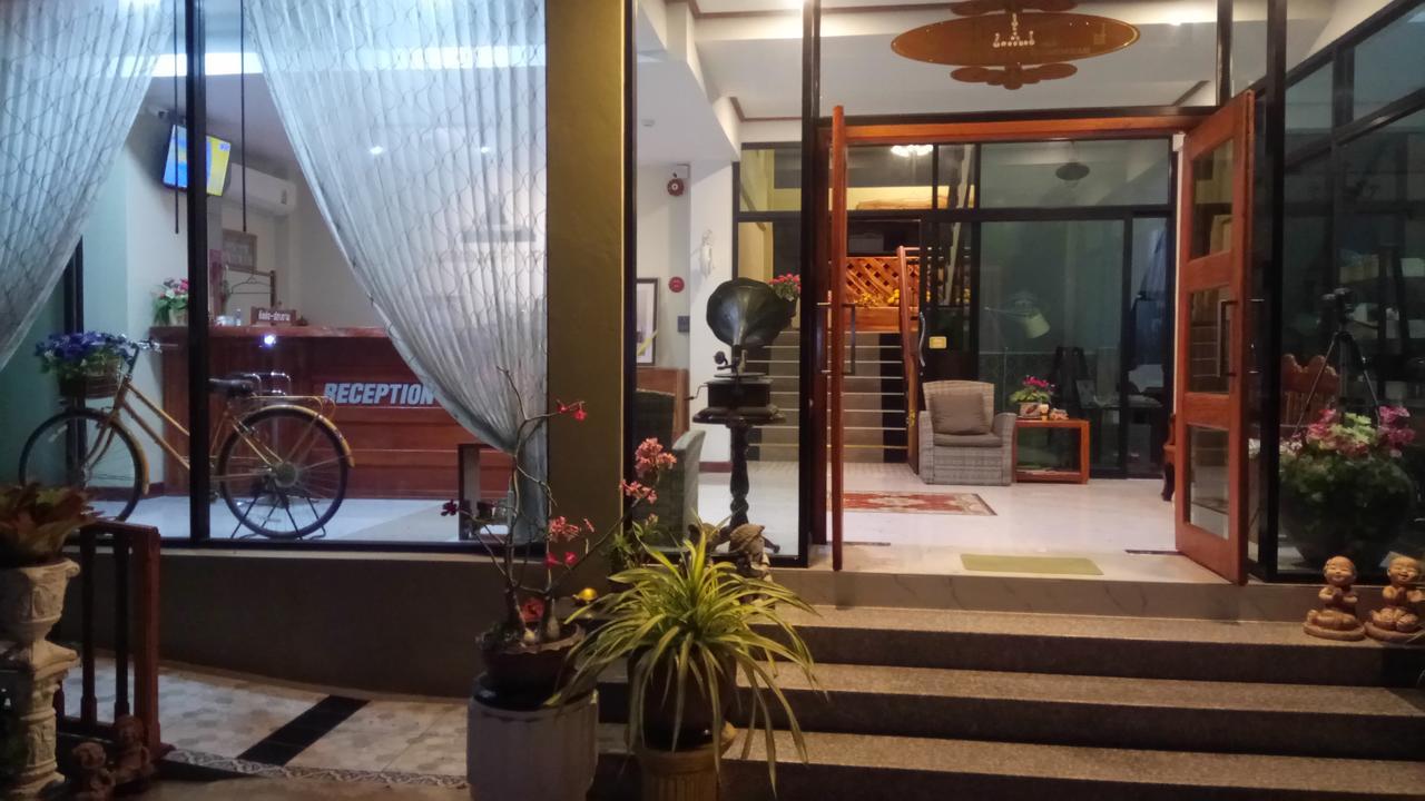 Landmark Maha Sarakham Bagian luar foto