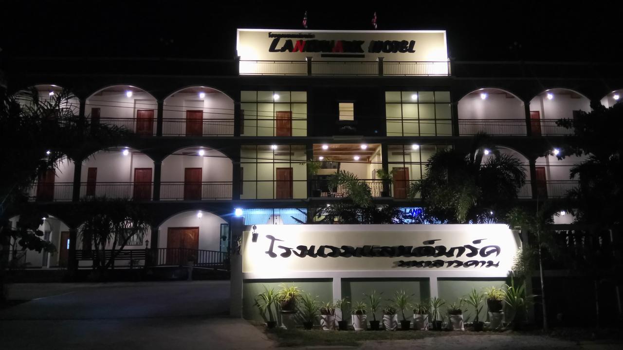 Landmark Maha Sarakham Bagian luar foto