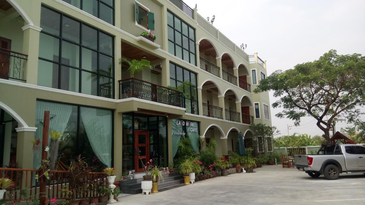 Landmark Maha Sarakham Bagian luar foto