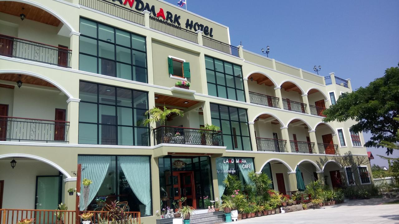 Landmark Maha Sarakham Bagian luar foto