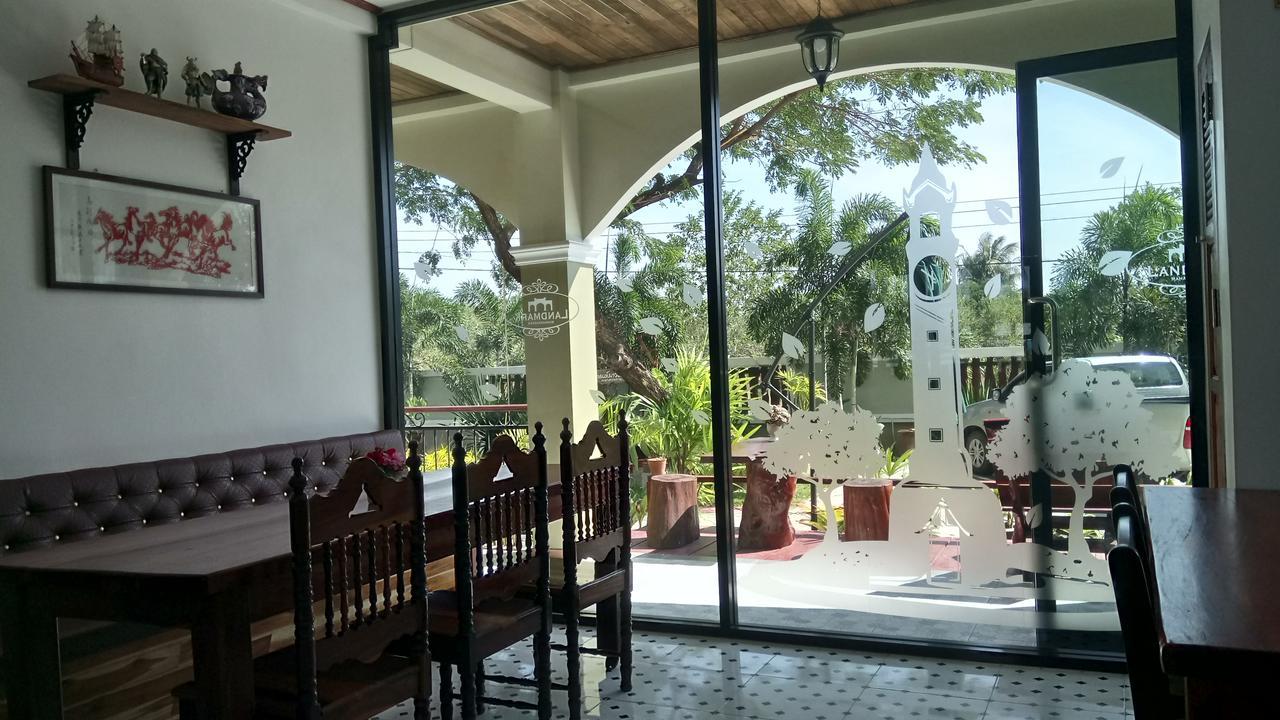 Landmark Maha Sarakham Bagian luar foto