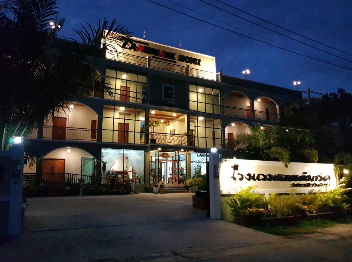 Landmark Maha Sarakham Bagian luar foto